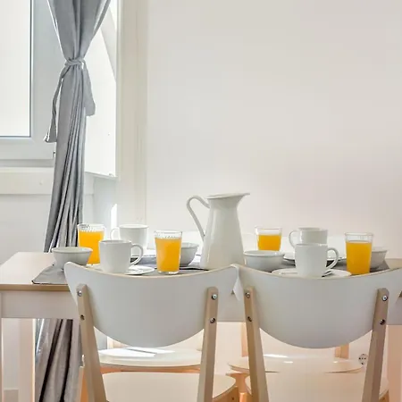 Bright 2br On Bica Steps | Walk To Chiado *