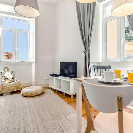 Bright 2br On Bica Steps | Walk To Chiado Lisboa
