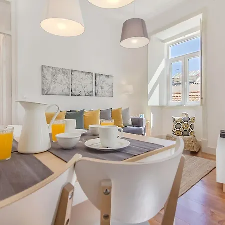 Bright 2br On Bica Steps | Walk To Chiado *