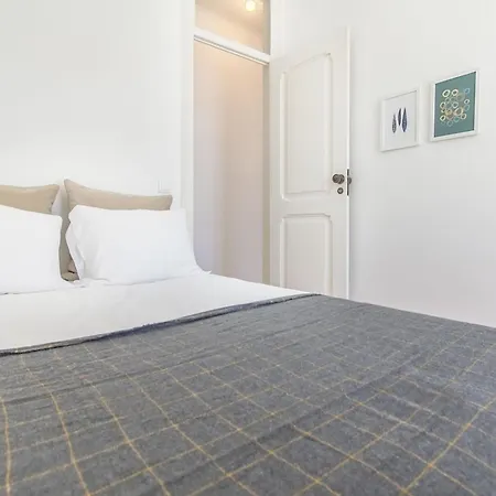Bright 2br On Bica Steps | Walk To Chiado Lisboa