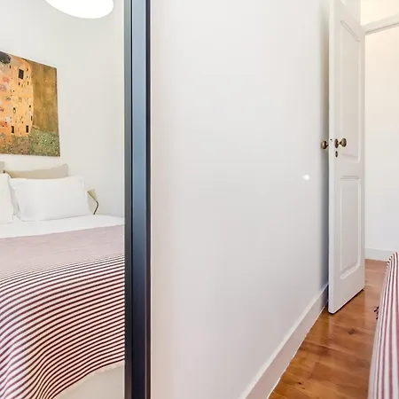 Bright 2br On Bica Steps | Walk To Chiado * Lisboa