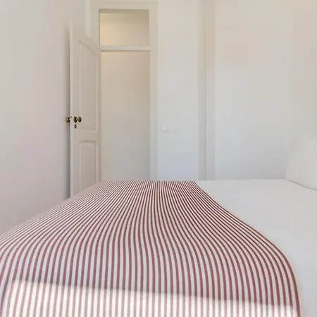 Bright 2br On Bica Steps | Walk To Chiado *