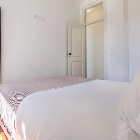 Bright 2br On Bica Steps | Walk To Chiado * Lisboa