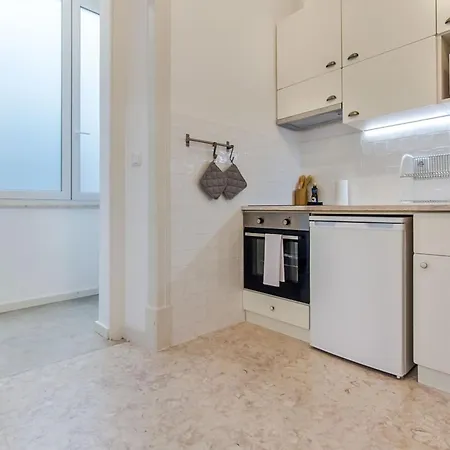 Bright 2br On Bica Steps | Walk To Chiado * Lisboa